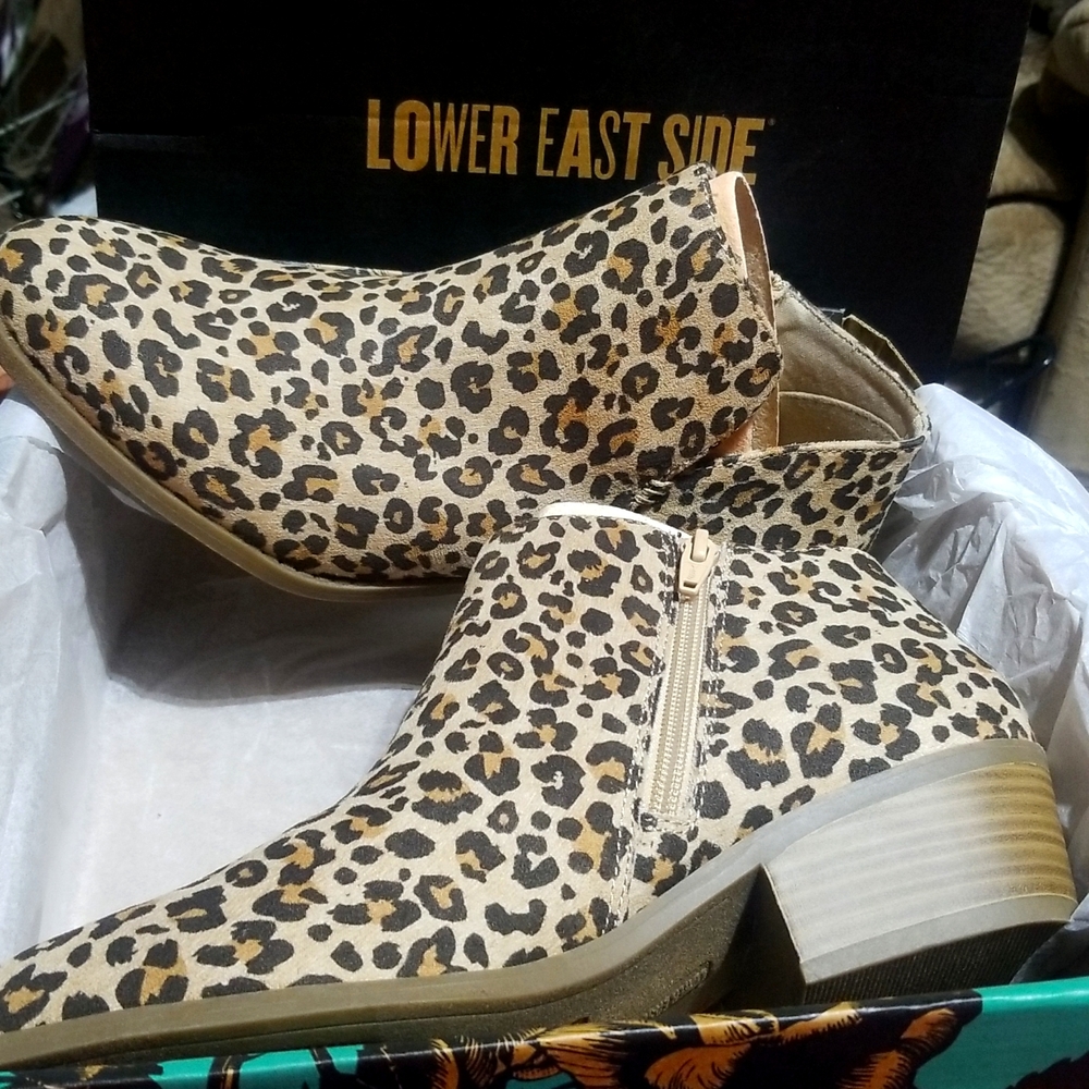 Women's Leopard Booties. Size11